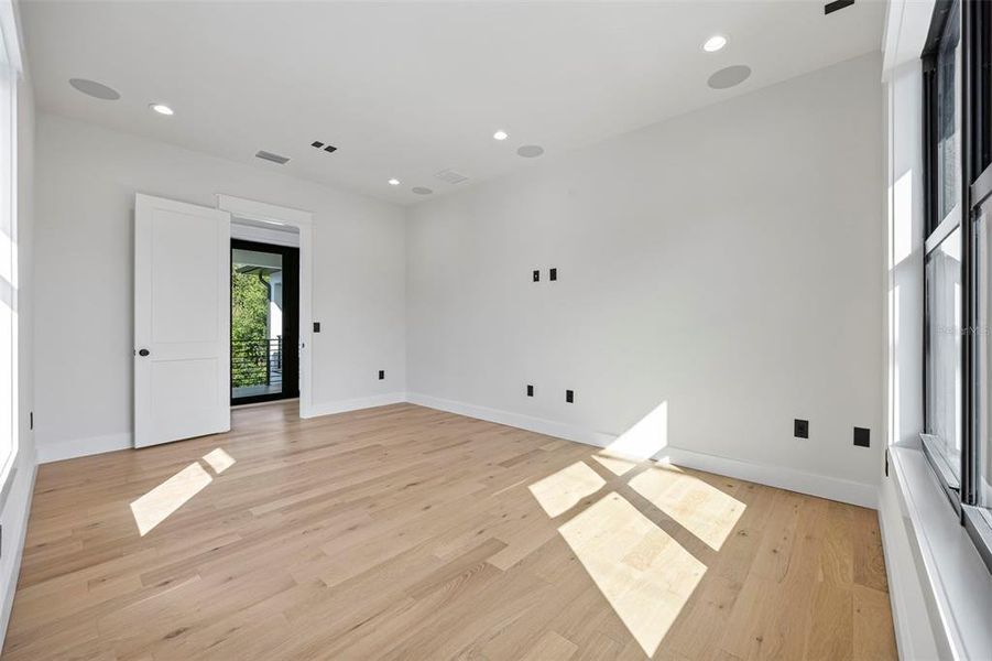 Spacious, unfurnished interior of a new home in , Tampa (Image 87). Spacious, unfurnished interior of a new home in , Tampa (Image 87).
