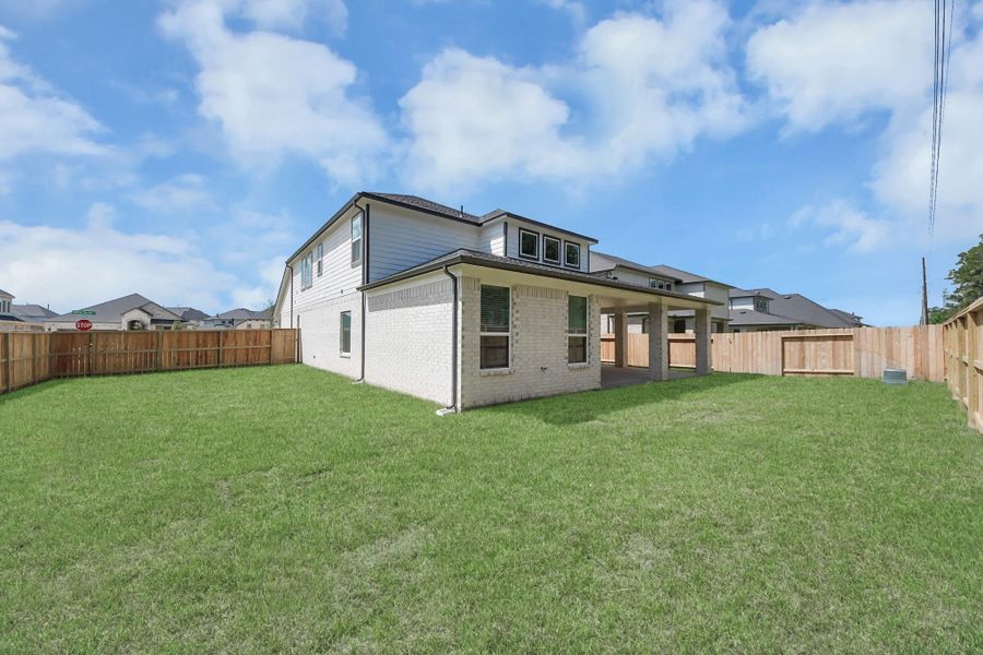 Come and see this spacious backyard with its beautiful covered patio. There is plenty of room for the kids to play and adults to relax. Perfect for your outdoor living space, patio furniture, bbq pit, and so much more. The possibilities are endless! Come and see this spacious backyard with its beautiful covered patio. There is plenty of room for the kids to play and adults to relax. Perfect for your outdoor living space, patio furniture, bbq pit, and so much more. The possibilities are endless!