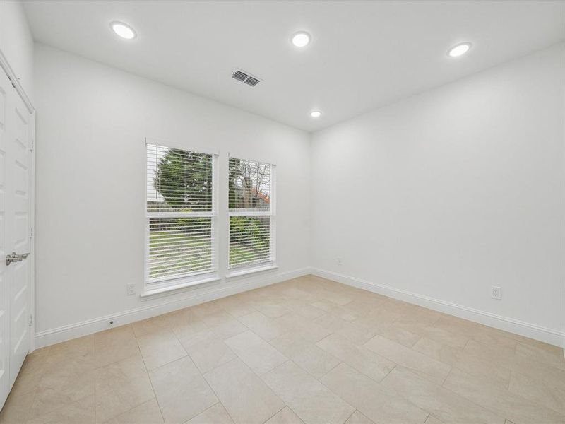 Spacious, unfurnished interior of a new home in , Mesquite (Image 11).