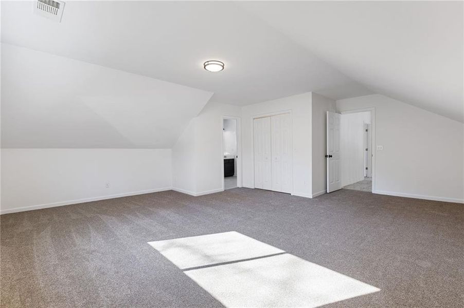 Spacious, unfurnished interior of a new home in , Gainesville (Image 51).