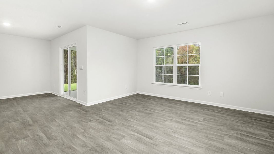 Spacious, unfurnished interior of a new home in Quail Haven, Winston-Salem (Image 15).