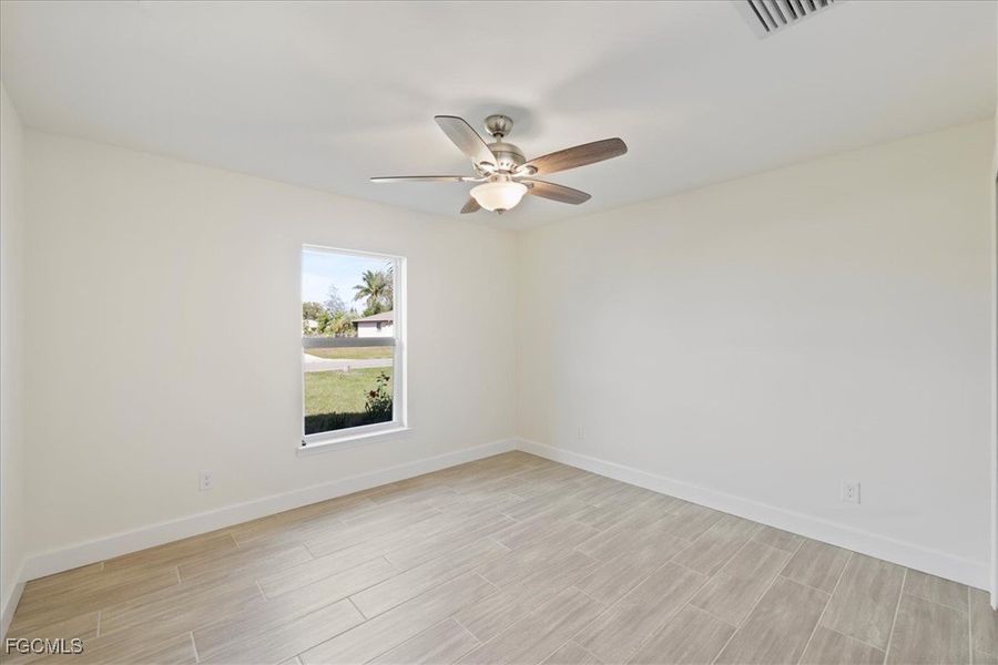 Spacious, unfurnished interior of a new home in Cape Coral, Cape Coral (Image 28).