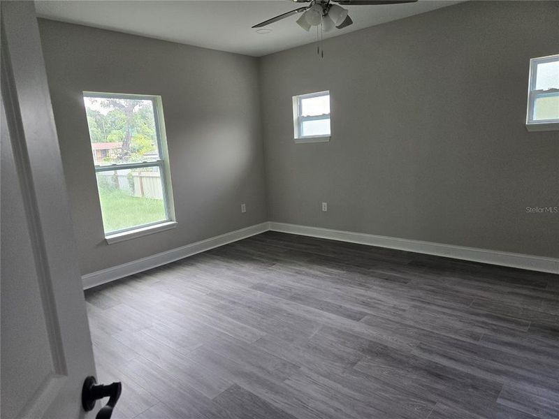 Spacious, unfurnished interior of a new home in , Tampa (Image 15).