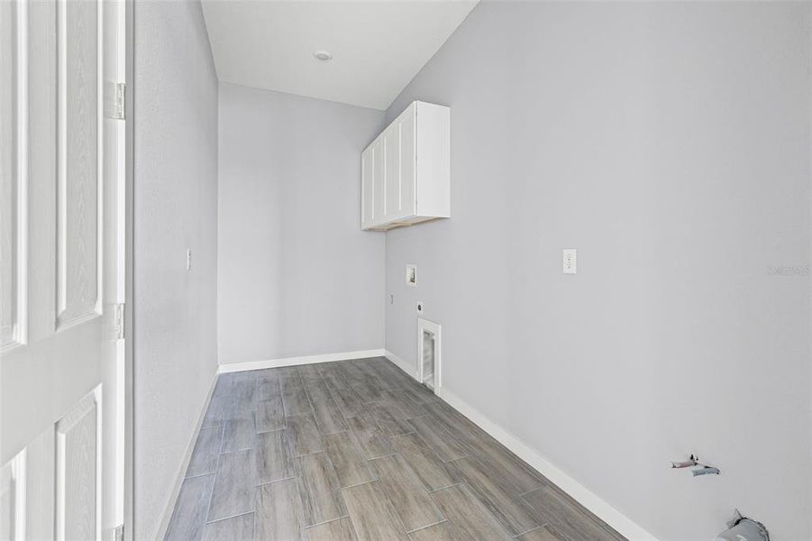 Spacious, unfurnished interior of a new home in , Punta Gorda (Image 21).