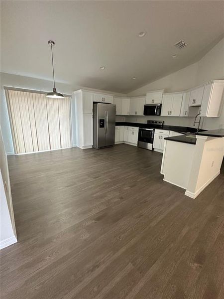 Spacious, unfurnished interior of a new home in , Ocala (Image 9).