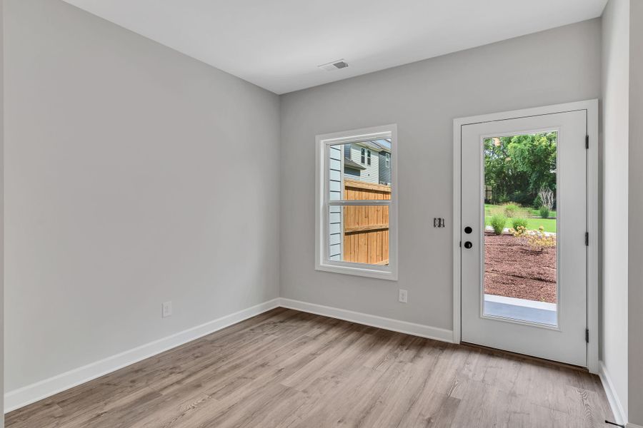 Spacious, unfurnished interior of a new home in Oxford Station, Gallatin (Image 13).
