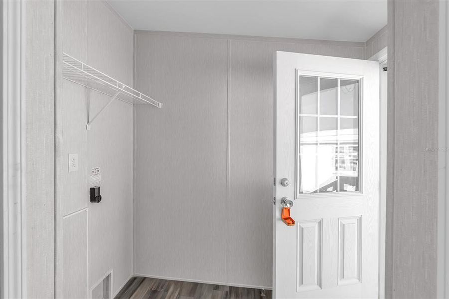 Spacious, unfurnished interior of a new home in , Bradenton (Image 19).