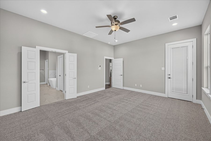 Spacious, unfurnished interior of a new home in LeTara, Haslet (Image 22).