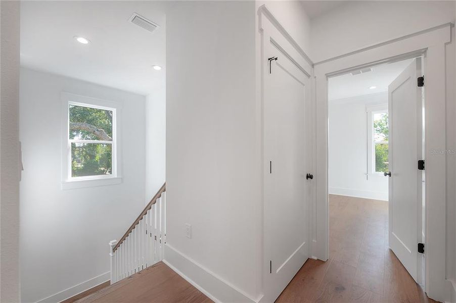 Spacious, unfurnished interior of a new home in , Tampa (Image 22).