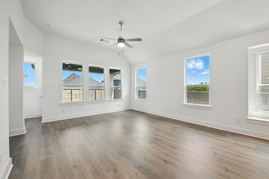 Spacious, unfurnished interior of a new home in Treeline, Justin (Image 27).