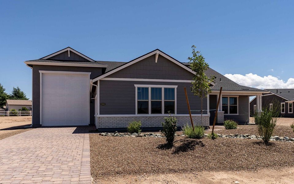 Front exterior of a new home in Heritage Pointe, Chino Valley, AZ, highlighting curb appeal (Image 25).