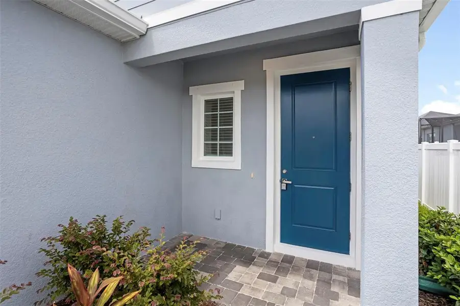 Exterior details and patio area of a home in , Bradenton (Image 3).