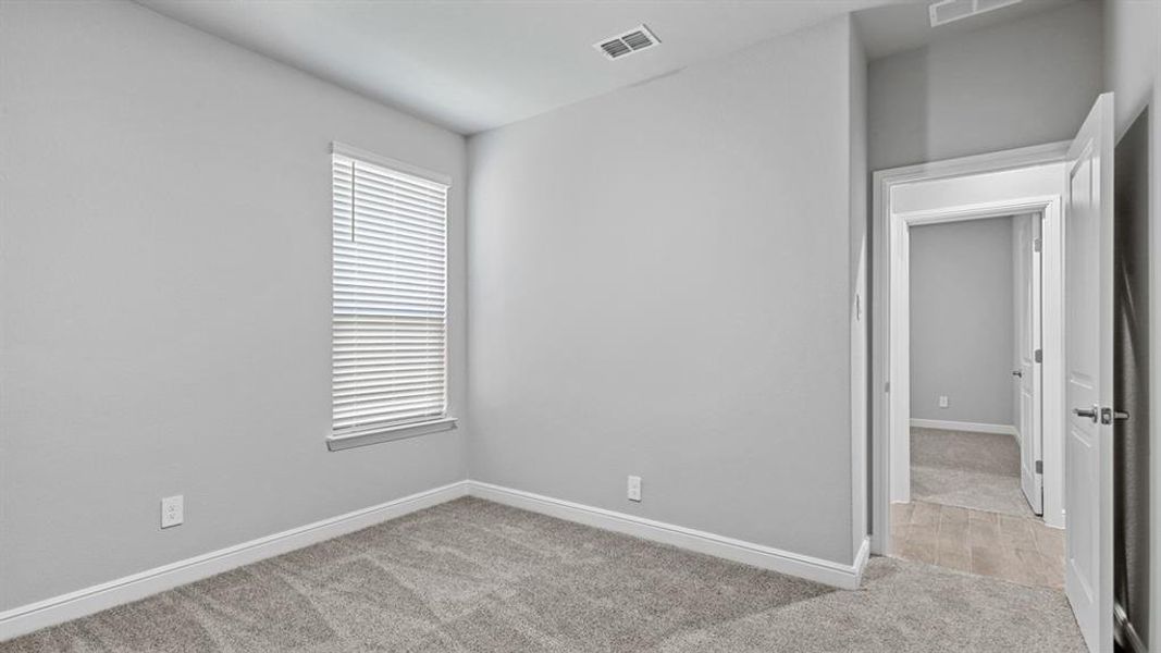 Spacious, unfurnished interior of a new home in Trails of Elizabeth Creek, Fort Worth (Image 29).