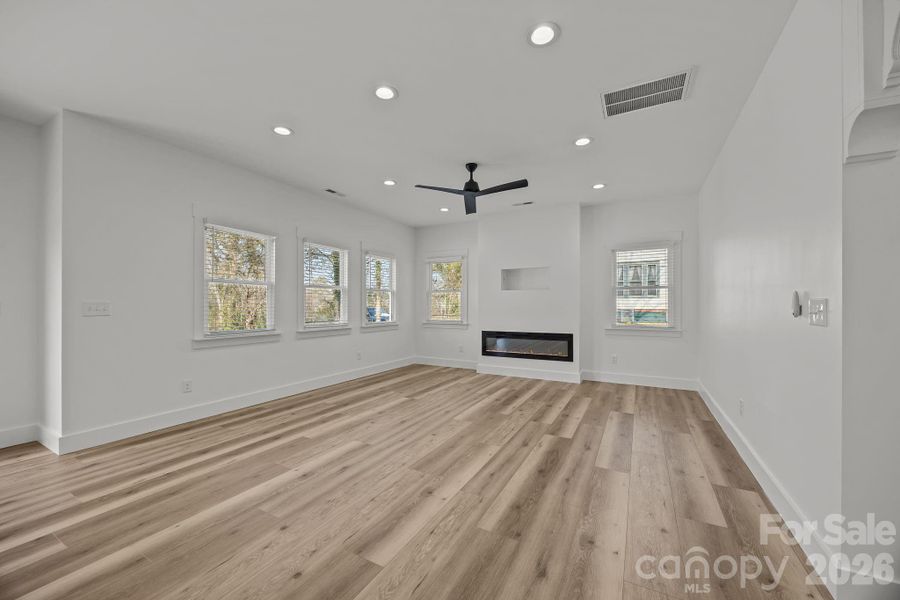 Spacious, unfurnished interior of a new home in , Salisbury (Image 35).