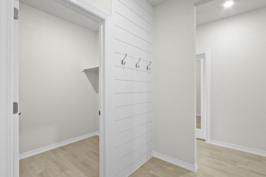 Representative unfurnished interior of a home built from the Prickly Pear by View Homes in Campo Del Sol, El Paso (Image 19).