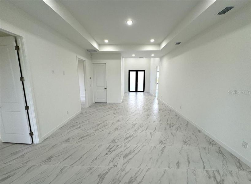 Spacious, unfurnished interior of a new home in , Cape Coral (Image 22).