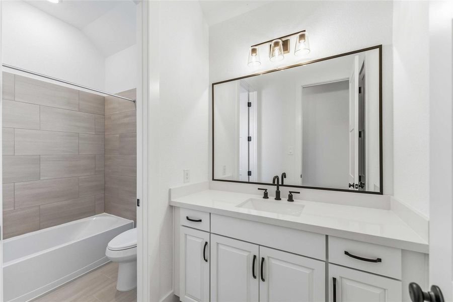 Furnished interior view inside a new home in Valencia, Manvel (Image 13).