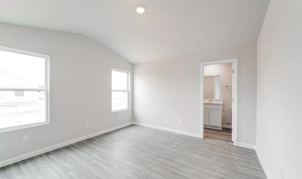 Spacious, unfurnished interior of a new home in , Lufkin (Image 18).