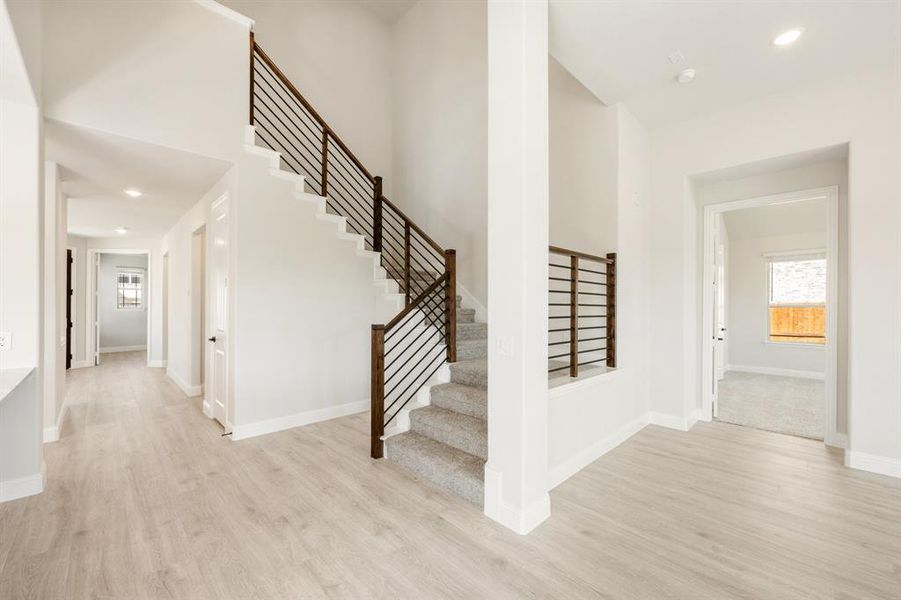 Spacious, unfurnished interior of a new home in Somerset, Venus (Image 20).