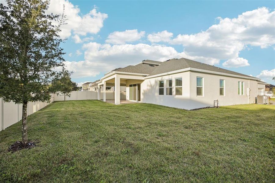 Exterior details and patio area of a home in Hawk's Overlook, Oviedo (Image 27).
