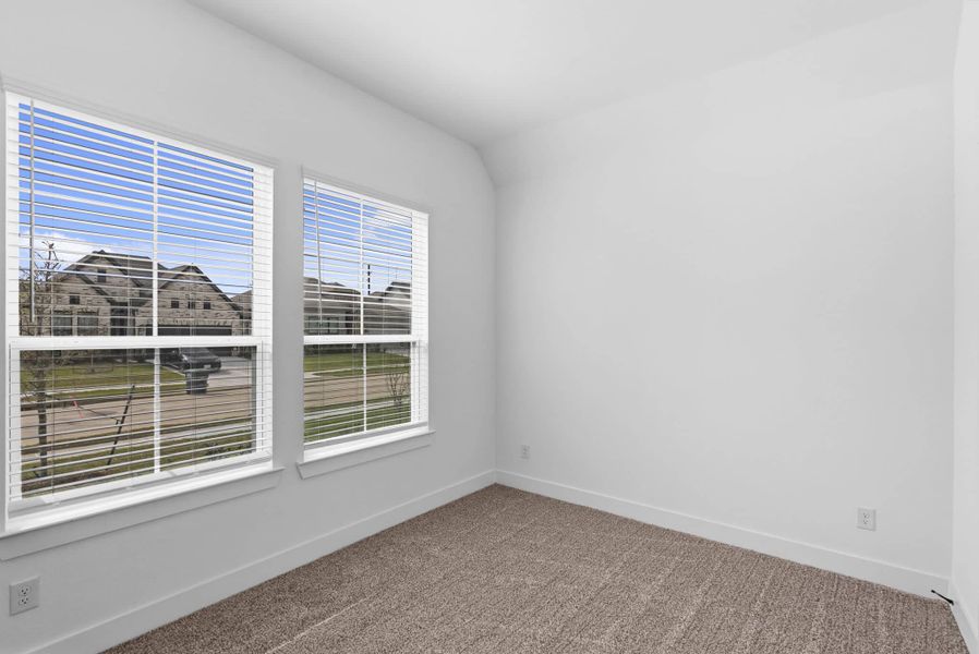 Spacious, unfurnished interior of a new home in Wood Leaf Reserve, Tomball (Image 21).
