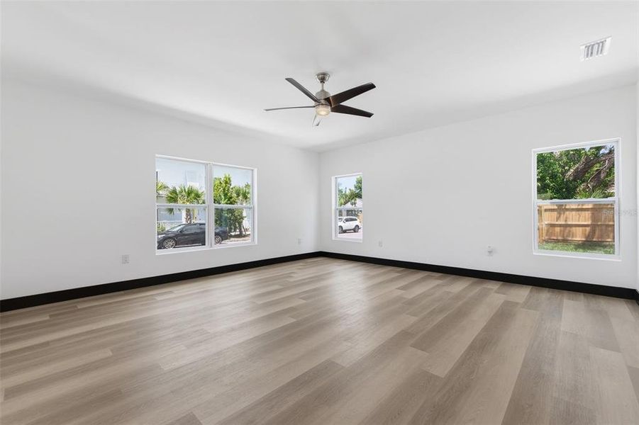 Spacious, unfurnished interior of a new home in , St. Petersburg (Image 15).