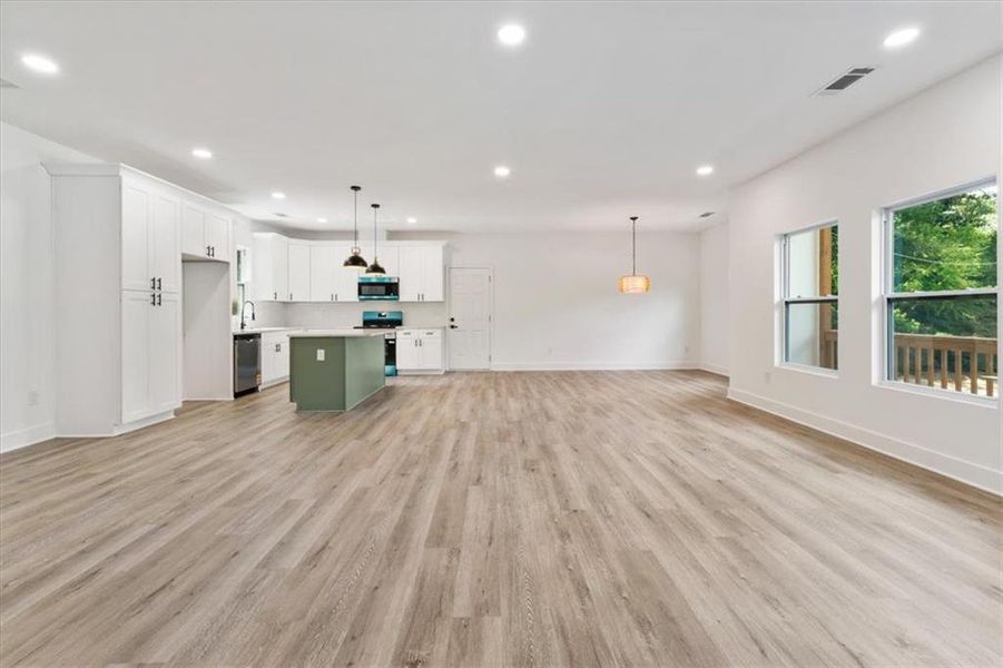 Spacious, unfurnished interior of a new home in , Fairburn (Image 34).