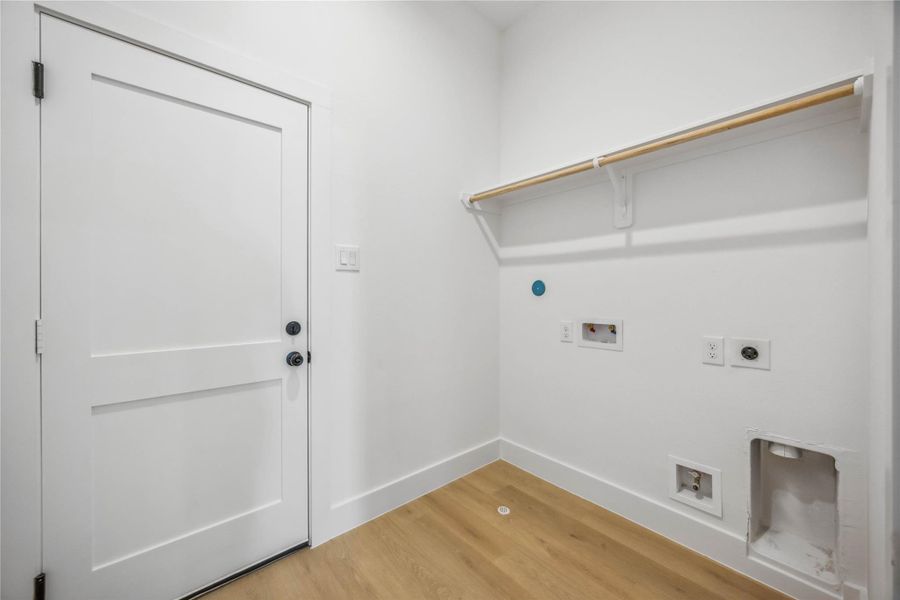 Spacious, unfurnished interior of a new home in , Houston (Image 23).