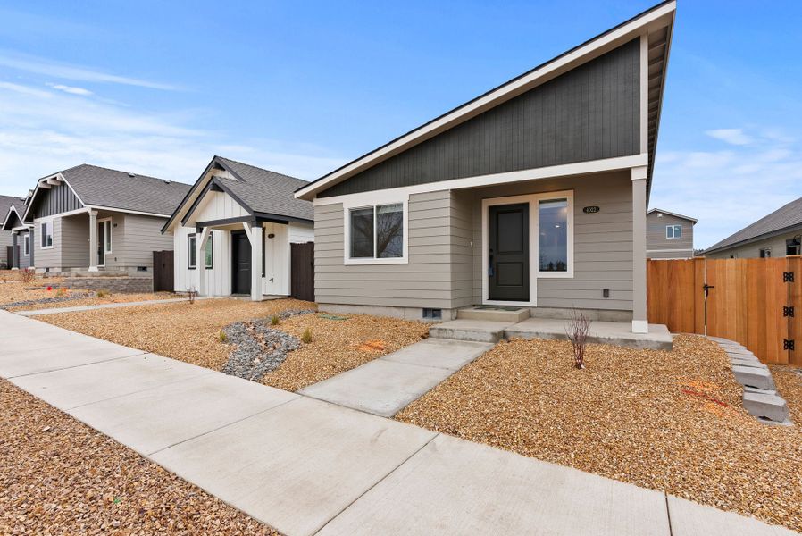 Representative exterior details of a home built from the Florence by MonteVista Homes in Feather Ridge, Redmond (Image 2). Representative exterior details of a home built from the Florence by MonteVista Homes in Feather Ridge, Redmond (Image 2).