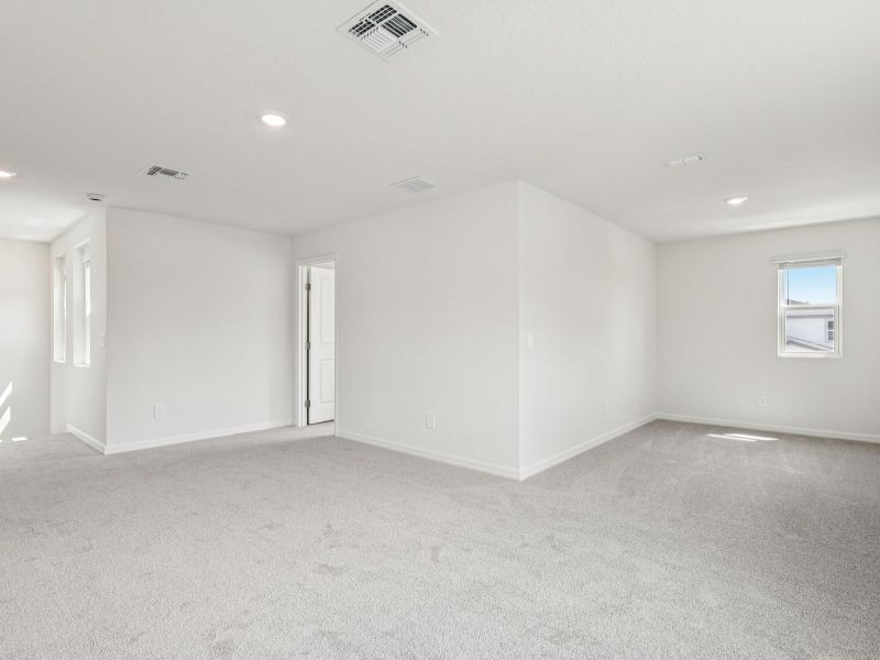 Spacious, unfurnished interior of a new home in Hamilton Bluff - Classic Series, Haines City (Image 8).