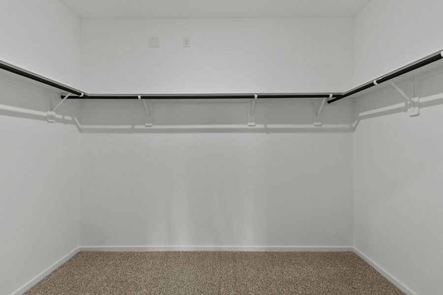 Spacious, unfurnished interior of a new home in Lake Conroe Cove, Willis (Image 21).