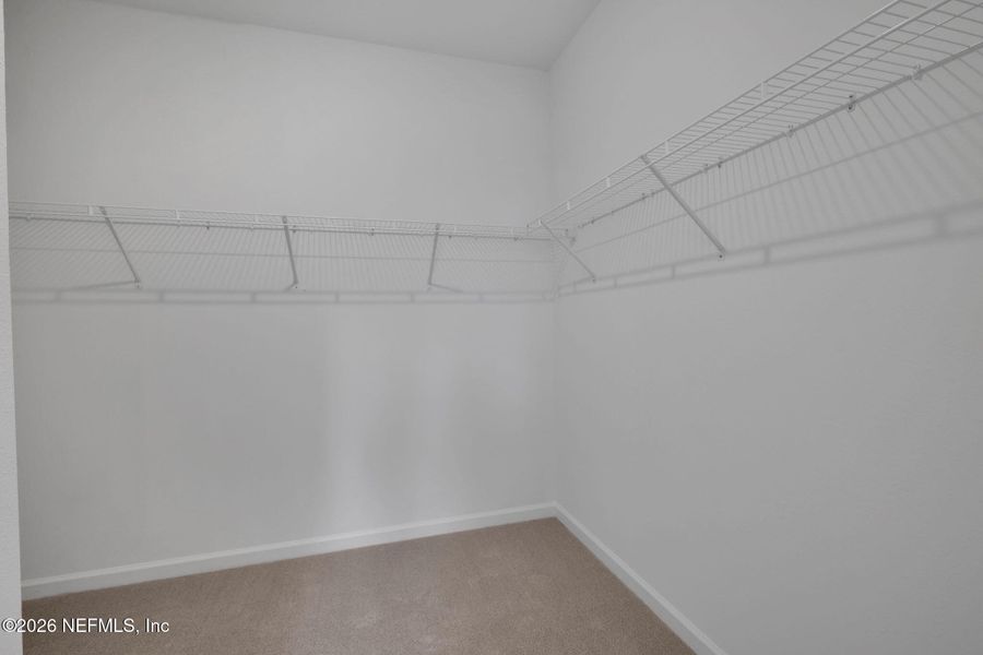 Spacious, unfurnished interior of a new home in Hyland Trail, Middleburg (Image 31).