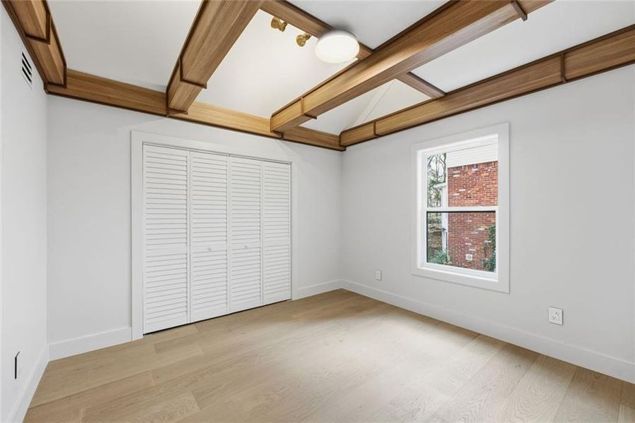 Spacious, unfurnished interior of a new home in , Brookhaven (Image 22).