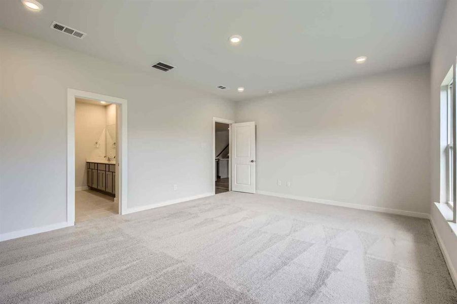 Spacious, unfurnished interior of a new home in Prestige Collection at Overland Grove, Forney (Image 19). Spacious, unfurnished interior of a new home in Prestige Collection at Overland Grove, Forney (Image 19).