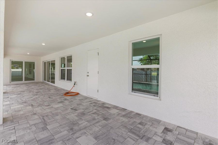Spacious, unfurnished interior of a new home in Cape Coral, Cape Coral (Image 30).