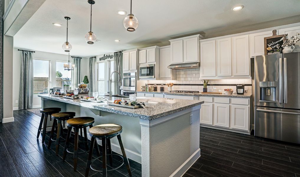 Kitchen with breakfast bar