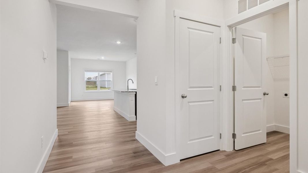 Spacious, unfurnished interior of a new home in Millstone Village, Morristown (Image 10).