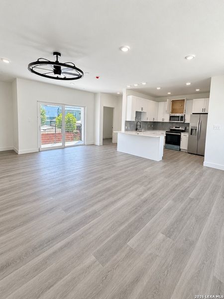 Spacious, unfurnished interior of a new home in , San Antonio (Image 5).