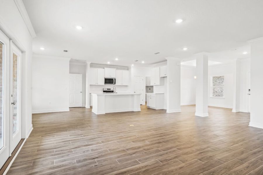 Spacious, unfurnished interior of a new home in Natureview, Freeport (Image 24).