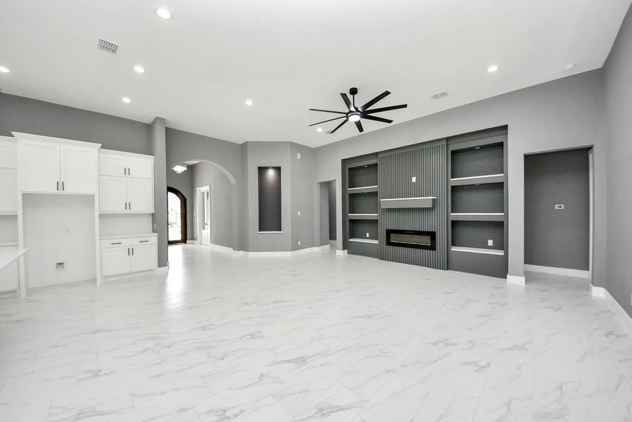 Spacious, unfurnished interior of a new home in , Dayton (Image 13).