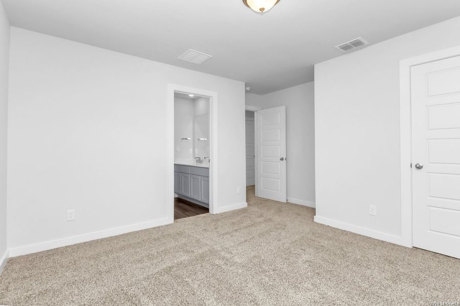 Spacious, unfurnished interior of a new home in , San Antonio (Image 22).