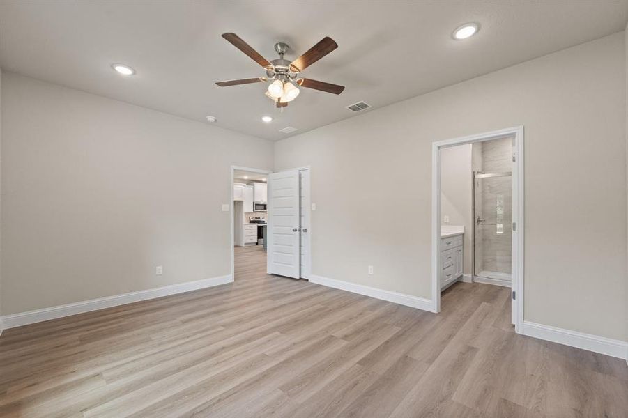 Spacious, unfurnished interior of a new home in , Cleburne (Image 31). Spacious, unfurnished interior of a new home in , Cleburne (Image 31).