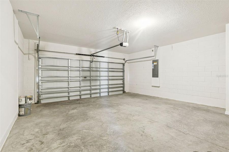 Spacious, unfurnished interior of a new home in Bradbury Creek - Signature Series, Haines City (Image 28).