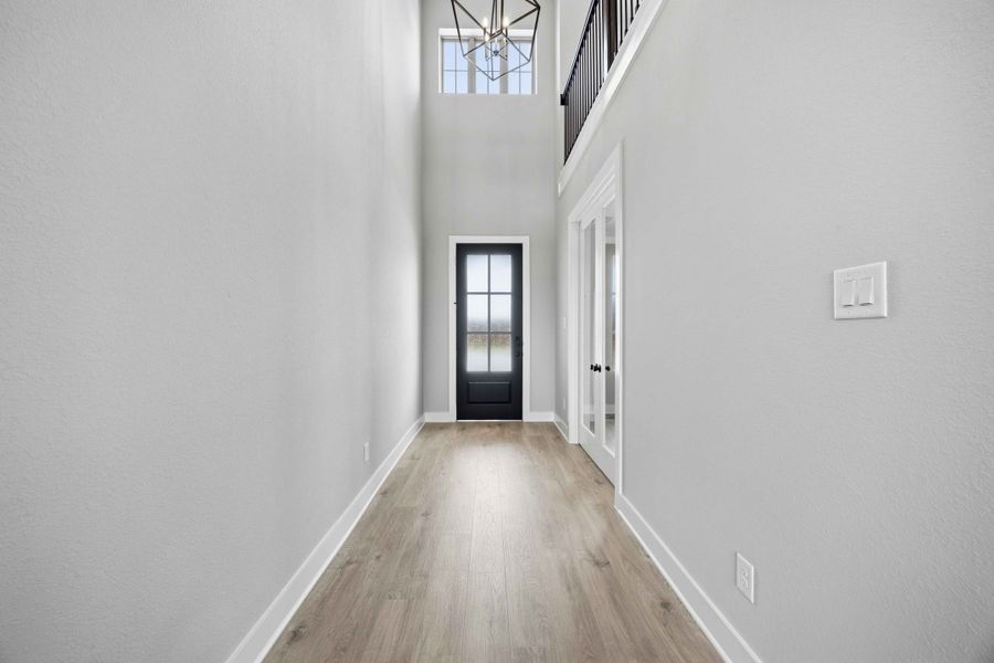 Spacious, unfurnished interior of a new home in Sunterra 50s, Katy (Image 19).
