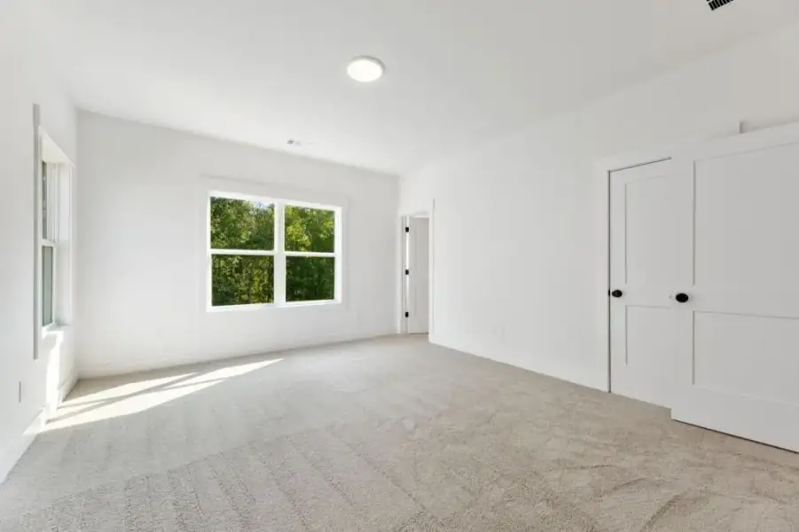 Spacious, unfurnished interior of a new home in Hillshire, Cumming (Image 24).