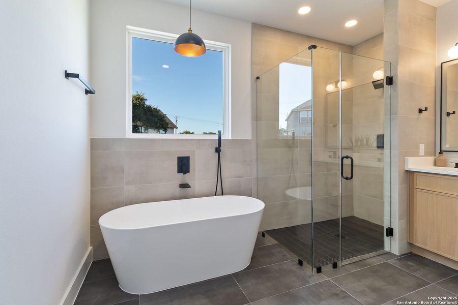 Furnished interior view inside a new home in , Blanco (Image 12).