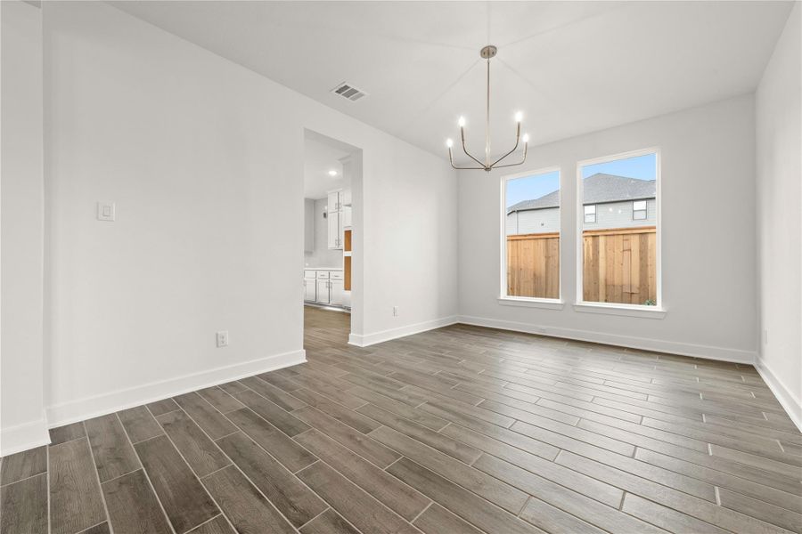 Spacious, unfurnished interior of a new home in Kresston - 65', Montgomery (Image 13).