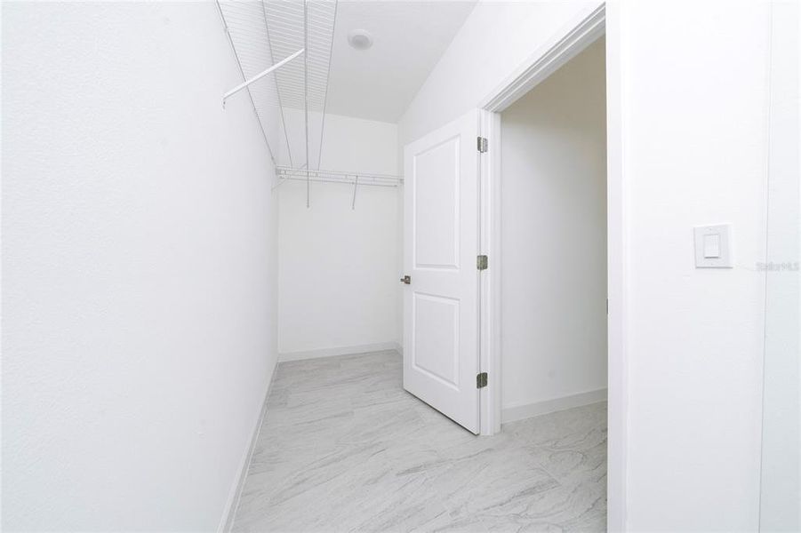 Spacious, unfurnished interior of a new home in , Orlando (Image 13).