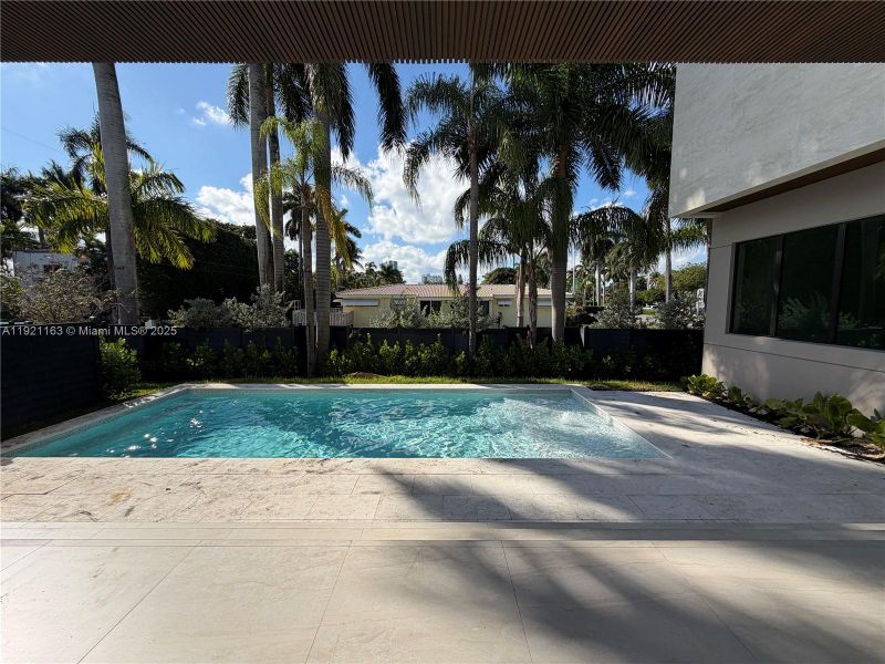 Exterior details and patio area of a home in , Hollywood (Image 3).