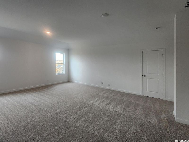 Spacious, unfurnished interior of a new home in Arcadia Ridge, San Antonio (Image 22). Spacious, unfurnished interior of a new home in Arcadia Ridge, San Antonio (Image 22).